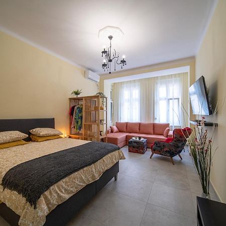 Sunlit Artist Studio Apartamento Belgrado Exterior foto